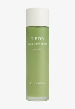 Vihreä sylinterimäinen TIRTIR Matcha Skin Toner -pullo, jossa on valkoinen kansi. Pullo on merkitty tasapainottavaan ja rauhoittavaan käyttöön, tilavuus 150 ml.