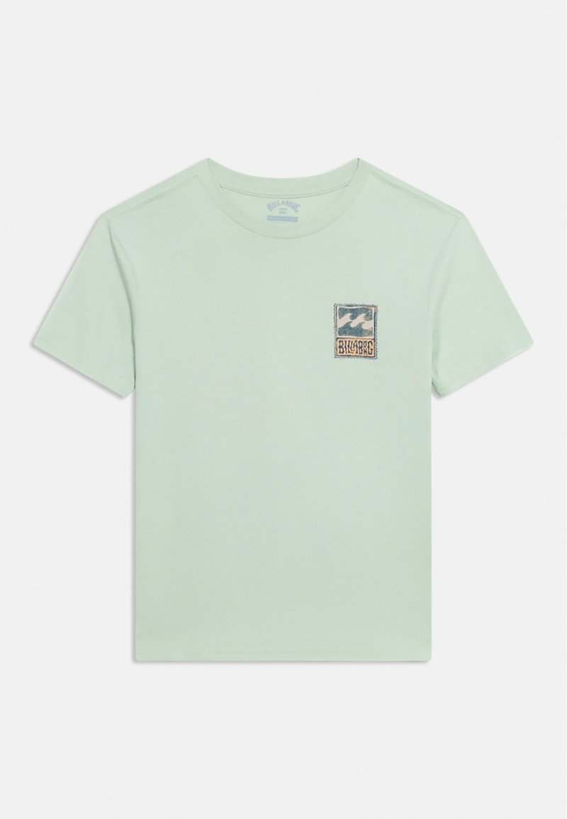 Ανοιχτό πράσινο T-shirt με κοντά μανίκια και μικρό έμβλημα λογότυπου Billabong με κύματα στο αριστερό στήθος.