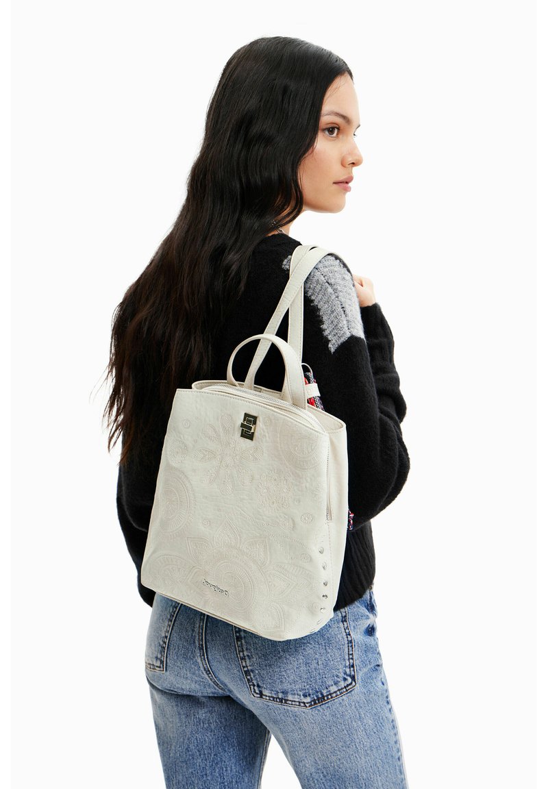 Desigual DEJA VU SUMY MINI Rucksack beige Zalando