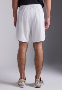 Pier One Sport LONGER FIT QUICK-DRYING SPORTS SHORTS - Calções desportivos - white