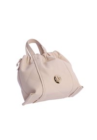 Bolso de mano de cuero beige con textura acolchada, forma redondeada, dos asas cortas y detalle de logo dorado en el frente.