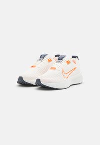 Nike Performance INTERACT RUN - Trail running shoes - sail/total orange/platinum tint/summit white/thunder blue/light iron ore