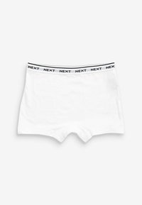 Boxer in cotone bianco con cintura elastica a marchio bianco e nero, caratterizzati da una texture liscia e da una forma corta classica.