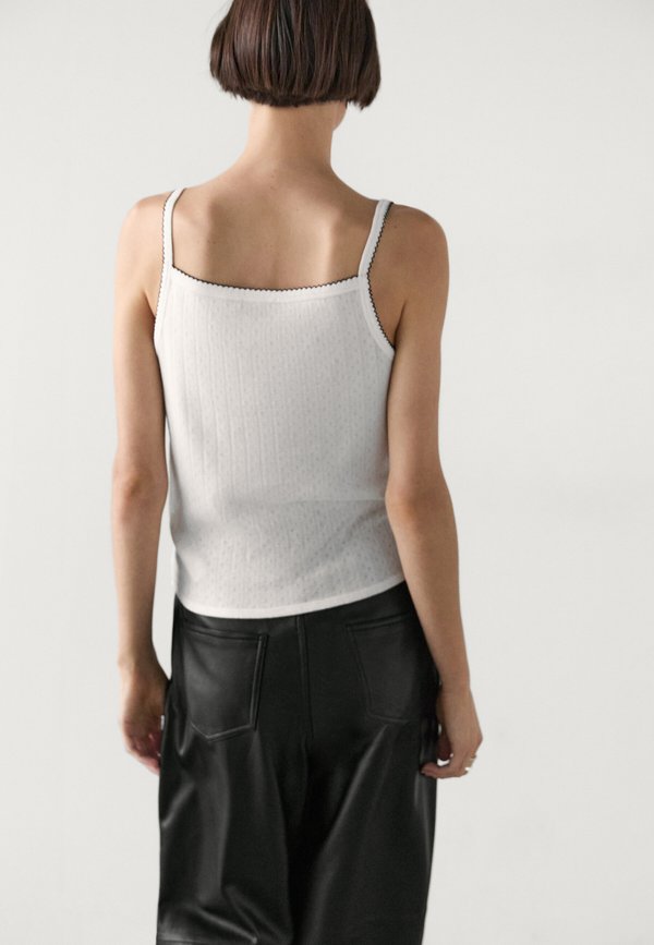 POINTELLE DETAIL  - Top4