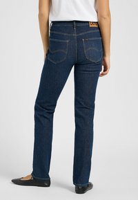Lee ELLY - Vaqueros slim fit - softened dark