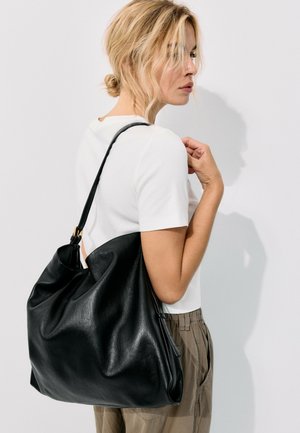 Stradivarius, SOFT SHOULDER BAG - Håndtasker - black