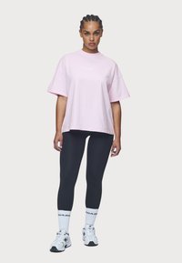 Pegador BRACY - Basic póló - washed bubblegum