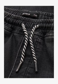 Non selezionato, black