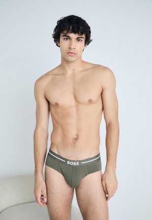 Olijfgroene boxershort met een witte "BOSS" logo op de tailleband. Het ontwerp heeft een aansluitende pasvorm en een zachte stofstructuur.