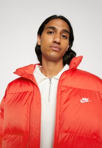 Nike Sportswear CLUB PUFFER - Jachetă de iarnă - university red/white