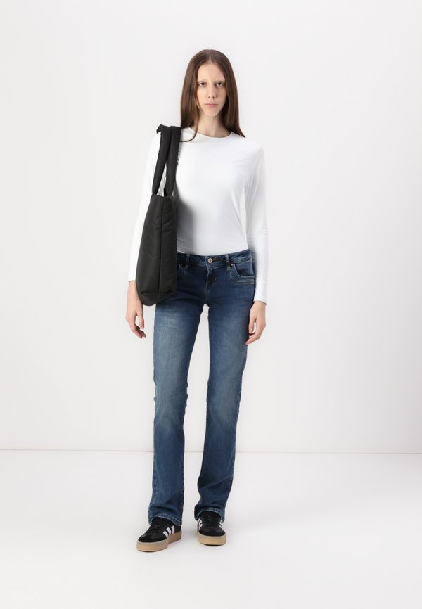VALERIE - Bootcut jeans - karlia wash4