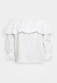 Weiße schulterfreie Bluse mit rüschiertem, besticktem Halsausschnitt, langen Ärmeln mit gerafften Manschetten und einer glatten Stoffoberfläche.