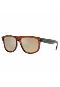 Occhiali da sole in acetato marrone con montatura rettangolare, lenti sfumate e sottili dettagli metallici sulle aste. Puntali delle aste neri e testurizzati.