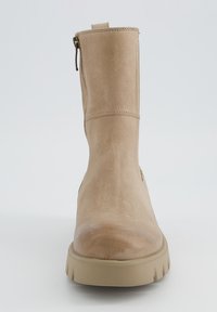 Beige Knöchel-Stiefel aus strukturiertem Leder mit runder Spitze und robuster Sohle. Seitlicher Reißverschluss für einfaches An- und Ausziehen.