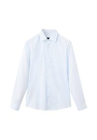 Camisa azul claro de botones con un patrón de rayas finas, presenta un cuello clásico, mangas largas y un corte recto con una textura suave.