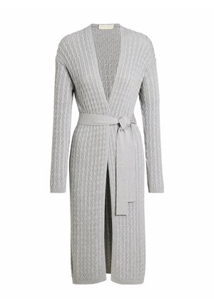 Cardigan lavorato a maglia grigio chiaro con un design a treccia testurizzato, maniche lunghe, apertura frontale e una cintura da legare in vita.