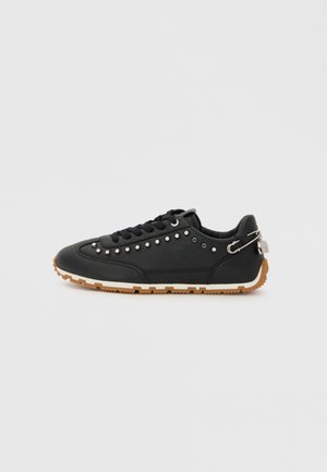 QUINN - Trainers - black