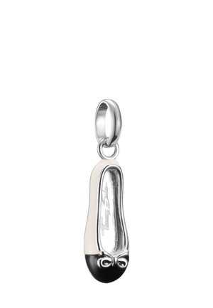 Ciondolo in argento a forma di ballerina, con punta nera, corpo bianco e dettaglio a fiocco sul davanti. Marchio inciso all'interno.