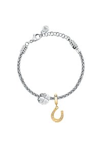 Bracciale intrecciato in argento con un charm a forma di quadrifoglio con cuore e un charm a forma di ferro di cavallo in oro decorato con strass trasparenti. Chiusura a moschettone.