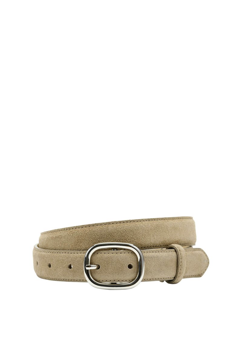 Beige Wildledergürtel mit einer rechteckigen silbernen Metallschnalle, die gleichmäßig verteilte Löcher zur Größenanpassung und eine glatte Textur aufweist.