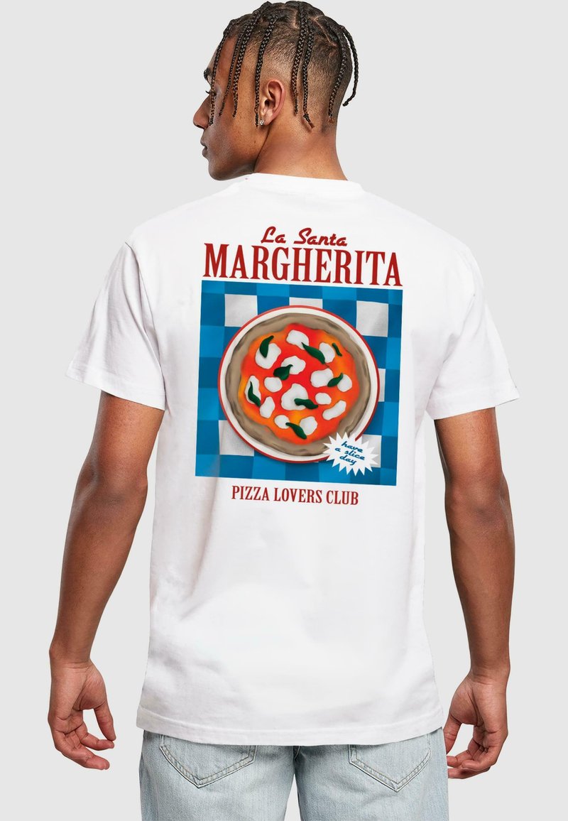 White t-shirt featuring a colorful pizza graphic with green peppers and mozzarella on a checkered blue background. Text reads "La Santa Margherita."