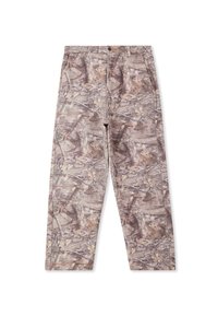 Pantaloni mimetici con una miscela di marroni, verdi e beige; realizzati in tessuto con un motivo testurizzato che assomiglia a foglie e rami naturali.