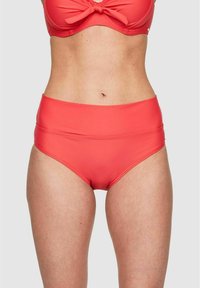 Korallfärgad höga midje-bikiniunderdel i ett mjukt, stretchigt tyg. Har en vikbar midja och sömlösa sidor för komfort och täckning.