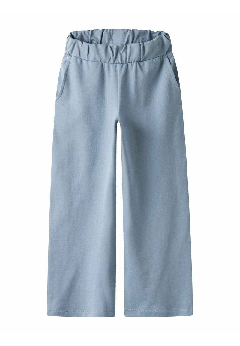 Pantaloni larghi azzurro chiaro con cintura elastica, due tasche laterali e una texture liscia. Adatti per un abbigliamento casual o per il comfort.
