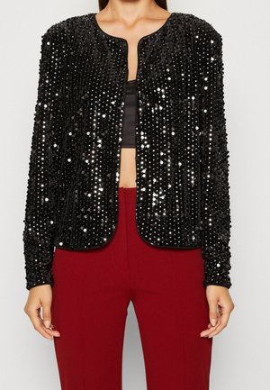 Schwarze Paillettenjacke mit rundem Ausschnitt und offenem Vorderteil; verfügt über vertikale Streifen aus Pailletten und durchgehend plissierte Textur.