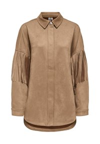 Lysebrun skjortejakke i falsk ruskind med krave, knaplukning foran og lange ærmer med frynser ved manchetterne.