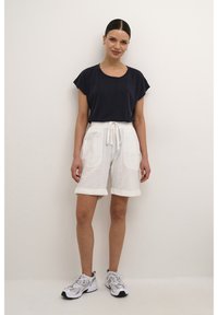Kaffe Short - off-white