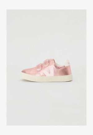 Metallic pink sneakers with two Velcro straps, white sole, and a logo in a matching shade on the heel. Smooth texture and rounded shape.