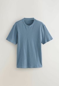 Helles blaues geripptes T-Shirt mit kurzen Ärmeln, rundem Halsausschnitt und weicher Textur. Das Design ist einfach, ohne zusätzliche Muster oder Akzente.