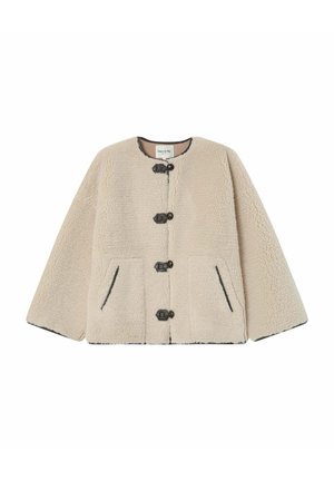 Beige fleece jacket met een ronde halslijn, vier knoopsluitingen en twee zijzakken. Zwarte biezen accenten op de randen.