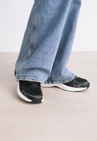 Thumbnail Image 2
