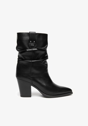 NeroGiardini, I617146D - Botines camperos - nero