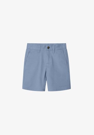 Shorts légers de couleur bleue, en tissu, avec une fermeture à bouton à l'avant, deux poches latérales et un logo de marque brodé en bas à gauche.