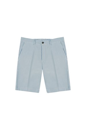 Shorts en coton bleu clair avec un devant plat, deux poches latérales et une fermeture à bouton unique. Comprend des détails cousus et une coupe droite.