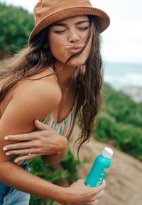 Coola CLASSIC SPF 30 BODY SPRAY PIÑA COLADA - Sonnenschutz