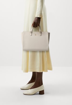 FRESH SATCHEL - Handbag - classic beige