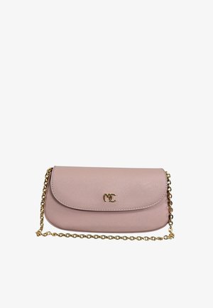 Pochette in pelle testurizzata rosa chiaro con tracolla a catena dorata e piccolo logo dorato sulla patta anteriore.