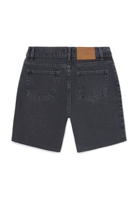 Musthave mustrikad mustkestaga, millel on sile tekstuur, koos nahkplaadi jahtajoonega, millel on kiri "LAMANIA" ning kaks tagakotit.