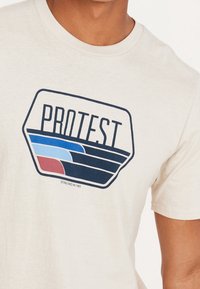 Protest Triko s potiskem - off-white