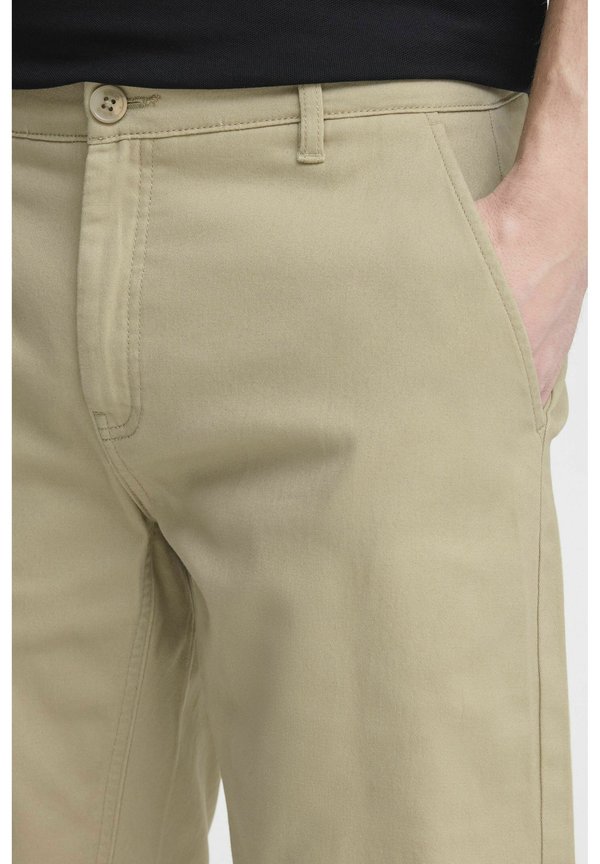 SDKARLO REGULAR FIT - Shorts - dune3