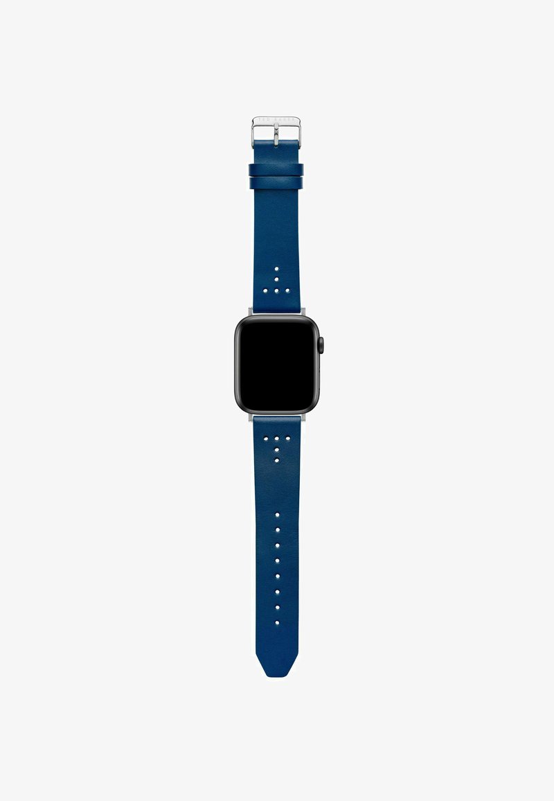 Smartwatch mit schwarzem rechteckigem Bildschirm und blauem Lederarmband mit Braillelöchern und silberner Schnalle, beschriftet mit Ted Baker.