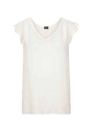 Witte mouwloze blouse met V-hals en kantafwerking op de schouders, voorkant zichtbaar tegen een effen achtergrond.