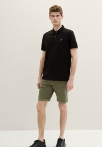 TOM TAILOR Šortky - olive geometric structure