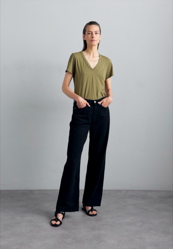 FEATHERWEIGHT LOGAN - Relaxed fit jeans4