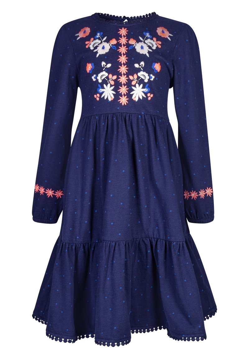 Tmavě modré šaty s dlouhým rukávem, světle modré puntíky, květinová výšivka na hrudi a manžetách a sukýnka ve vrstvách s krajkovým lemem.