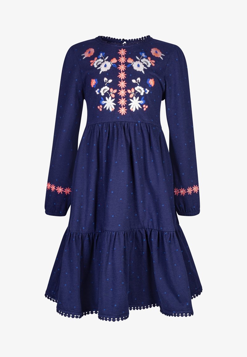Tmavě modré šaty s dlouhým rukávem, světle modré puntíky, květinová výšivka na hrudi a manžetách a sukýnka ve vrstvách s krajkovým lemem.